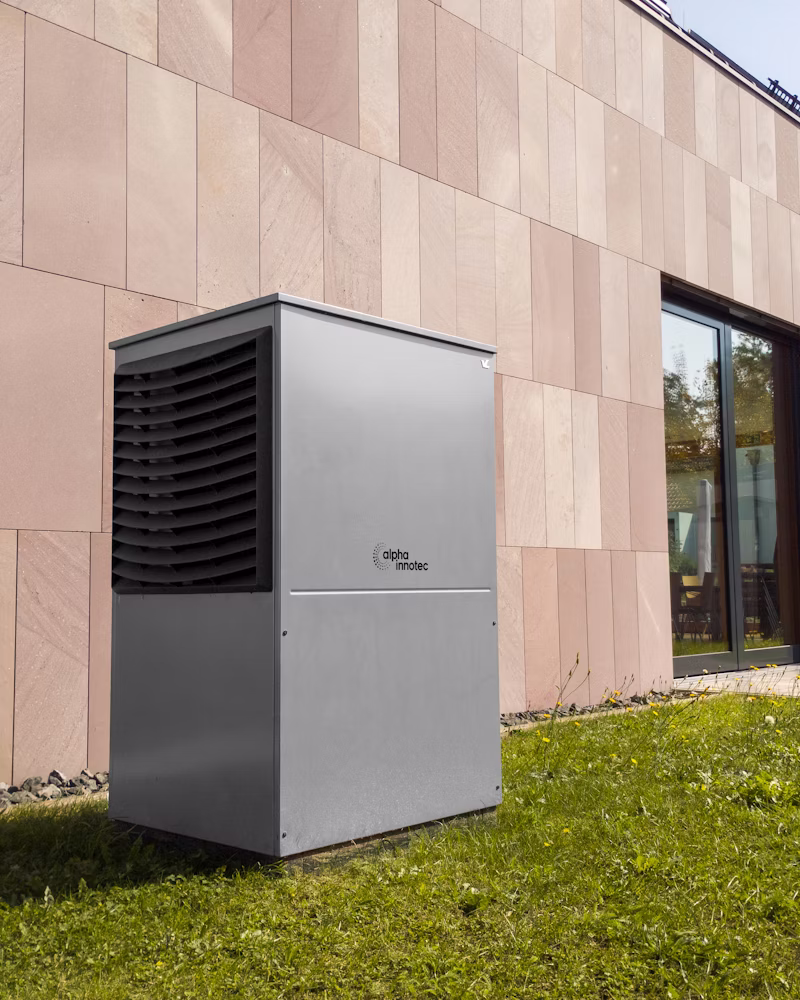 Pompe à chaleur air-eau Alpha Innotec installée par Renovadeb